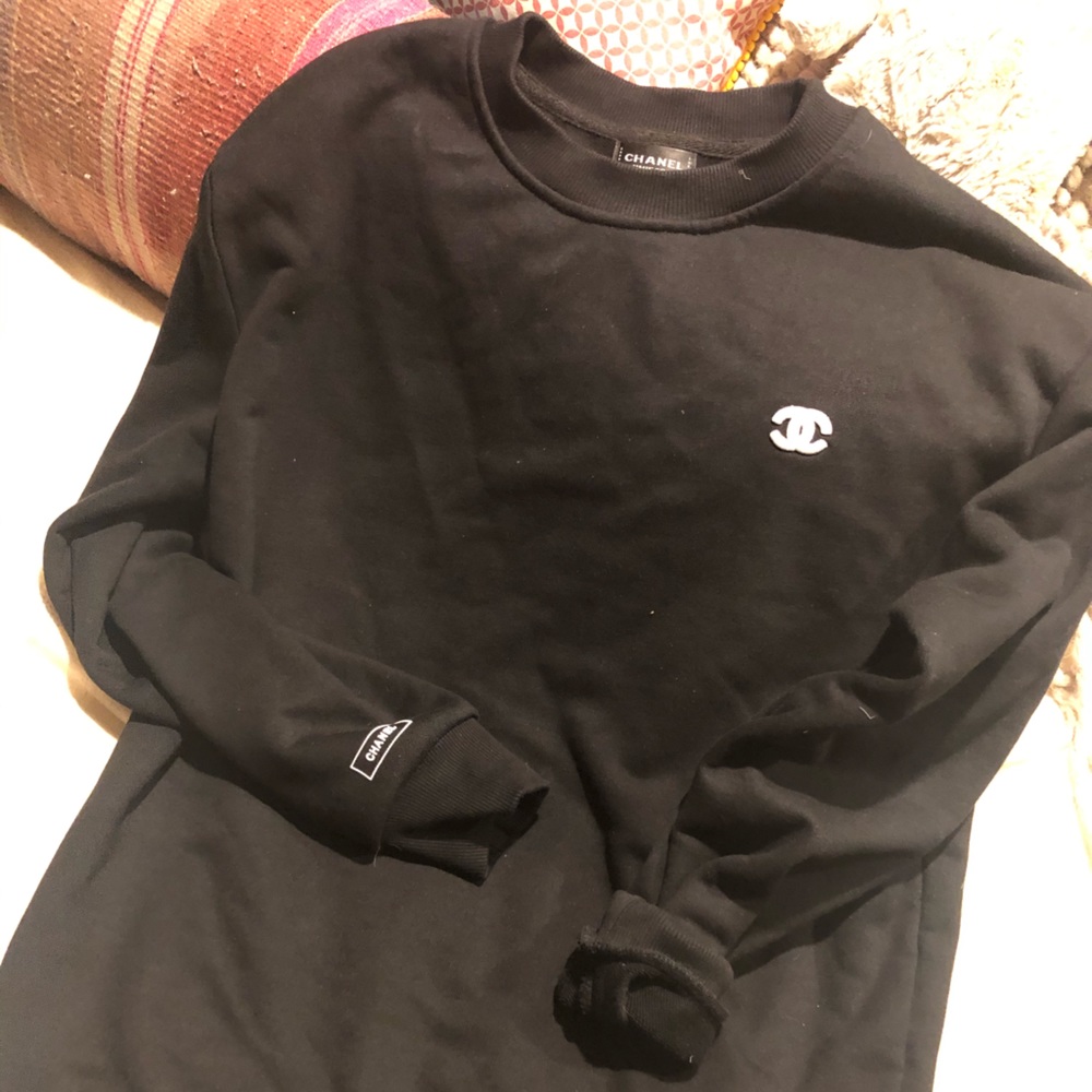 Chanel Sweatshirt